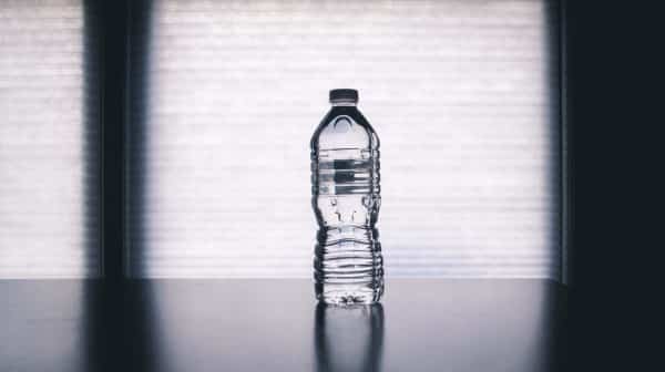 瓶装水的利弊：应该禁止使用吗？