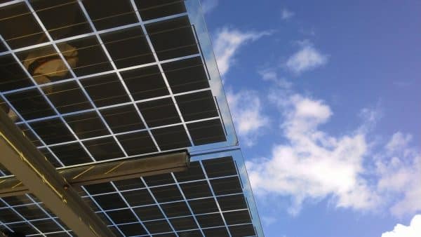 雷诺吉太阳能评论:哪种太阳能组件最适合你?