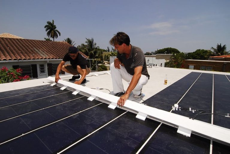 用太阳能电池板替换屋顶:你有什么选择?