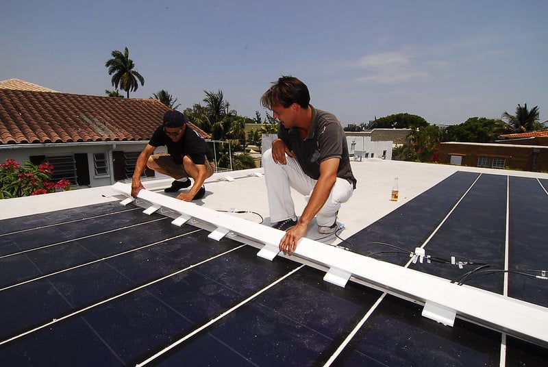 特斯拉太阳能屋顶-用太阳能电池板替换你的屋顶