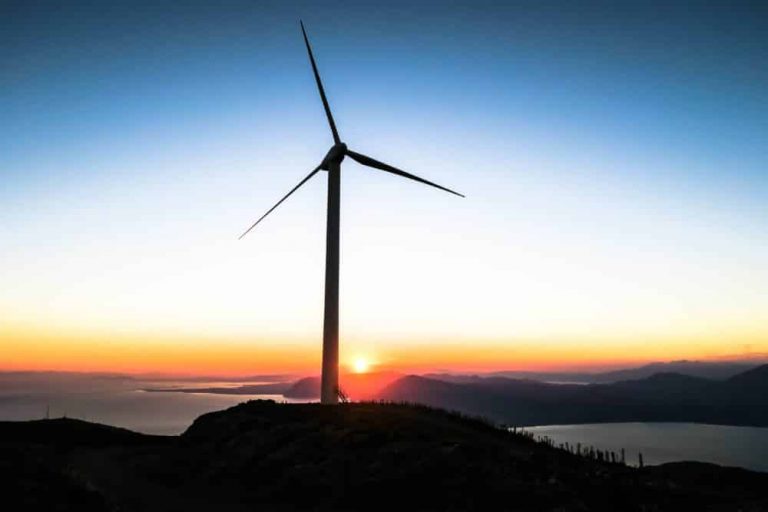 阿卡迪亚电力审查2022:走向清洁能源和不需要安装