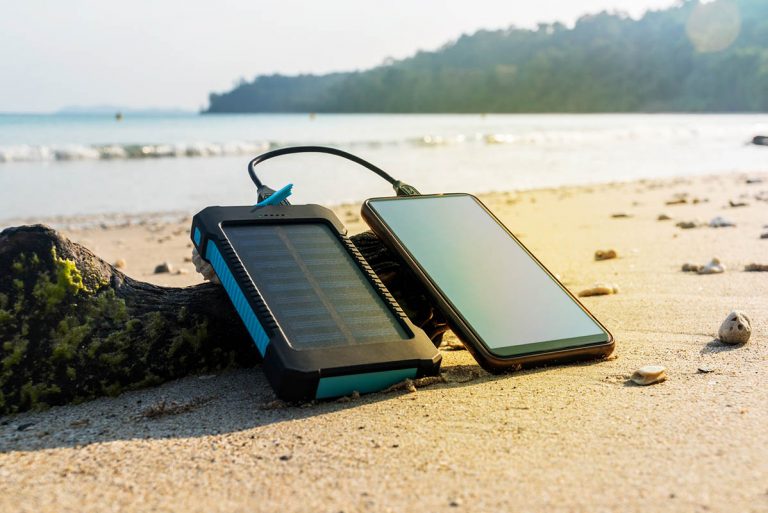 2022年最佳太阳能手机充电器