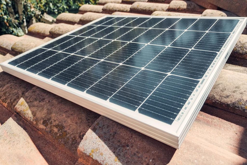 如何生产太阳能电池板