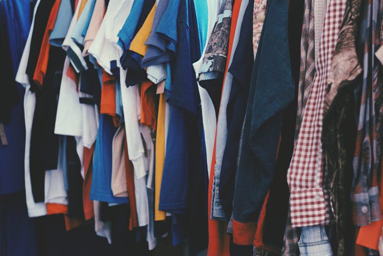 如何回收旧衣服为可持续的衣柜